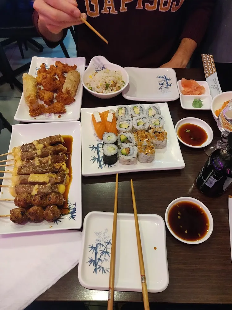 Brochettes Et Sushis